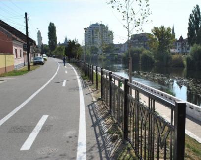 Protecţie pentru biciclişti, pe malul Crişului